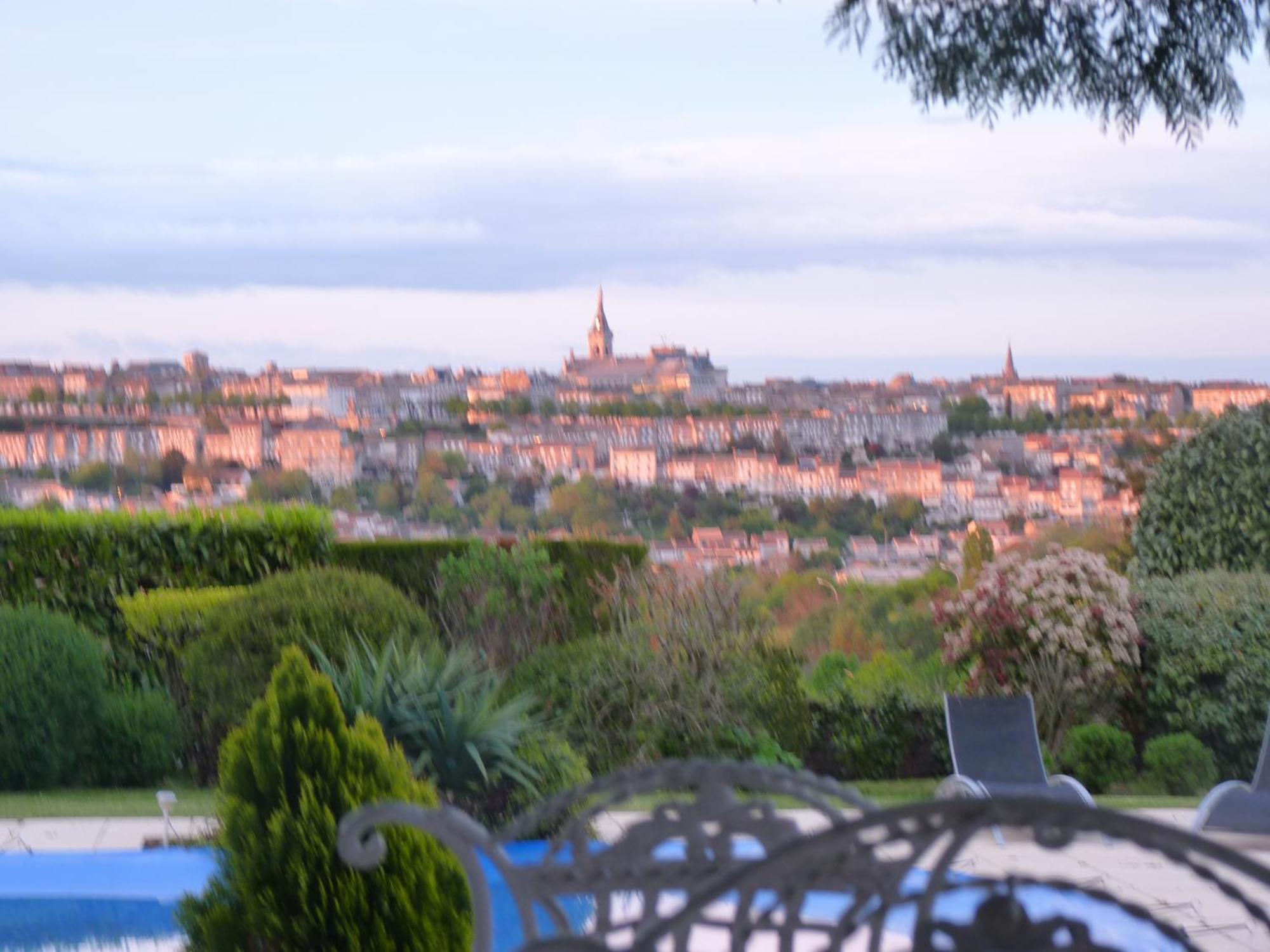 Domaine Du Champ Fleuri Bed & Breakfast Angoulême Екстериор снимка